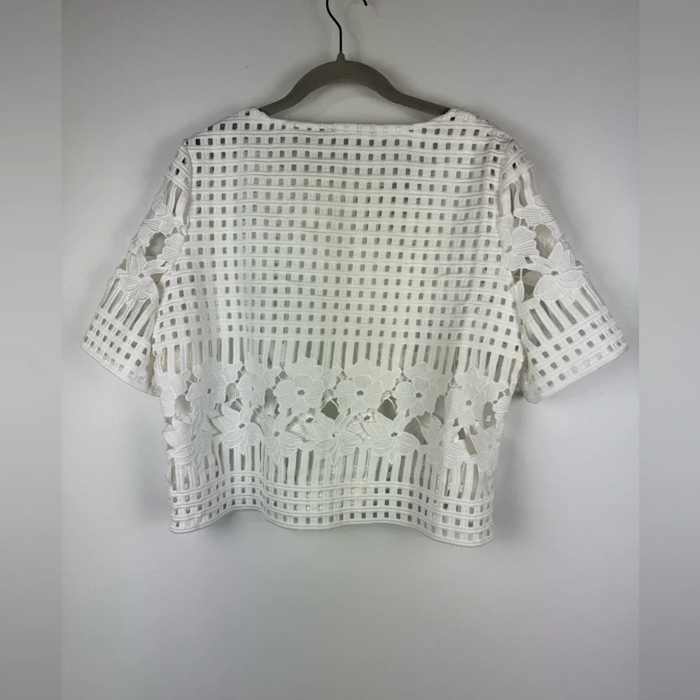 Dolce Cabo Short Sleeve Lace Lattice Top, White, Size Medium - Picture 5 of 9
